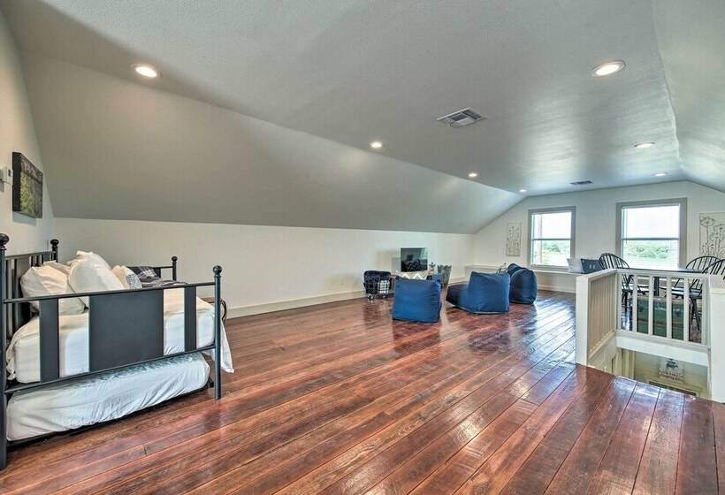 Peaceful Schulenburg Farmhouse W/ Fire Pit & Grill