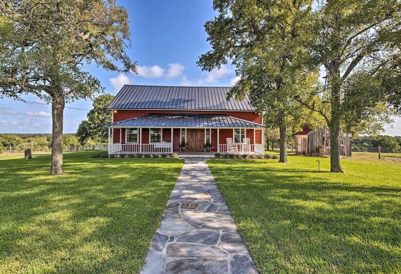 Peaceful Schulenburg Farmhouse W/ Fire Pit & Grill