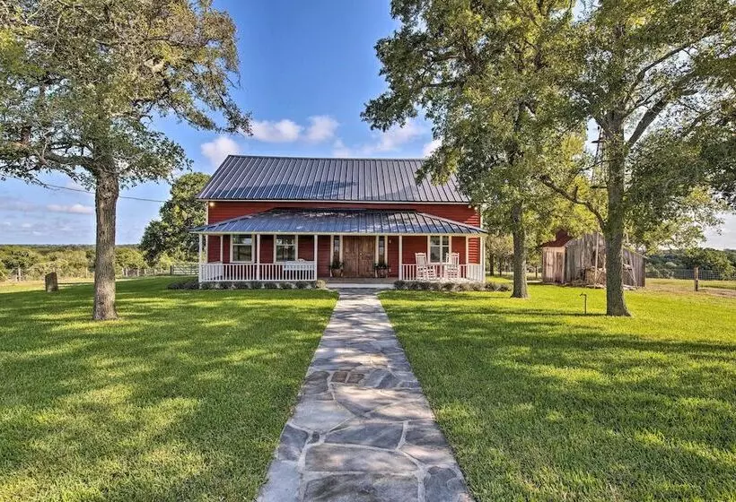 Peaceful Schulenburg Farmhouse W/ Fire Pit & Grill