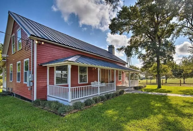 Peaceful Schulenburg Farmhouse W/ Fire Pit & Grill