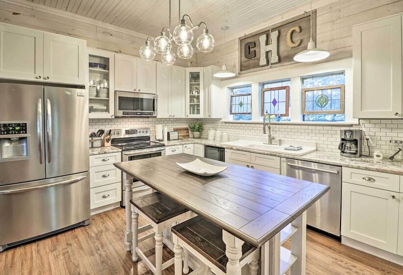 Country Chic Cotter Home W/ Outdoor Living Space!