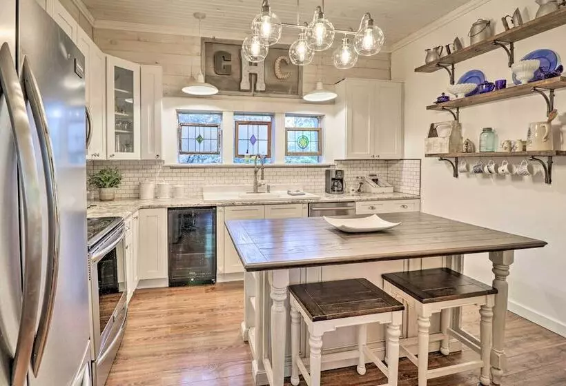 Country Chic Cotter Home W/ Outdoor Living Space!