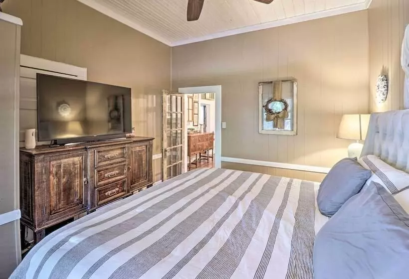 Country Chic Cotter Home W/ Outdoor Living Space!