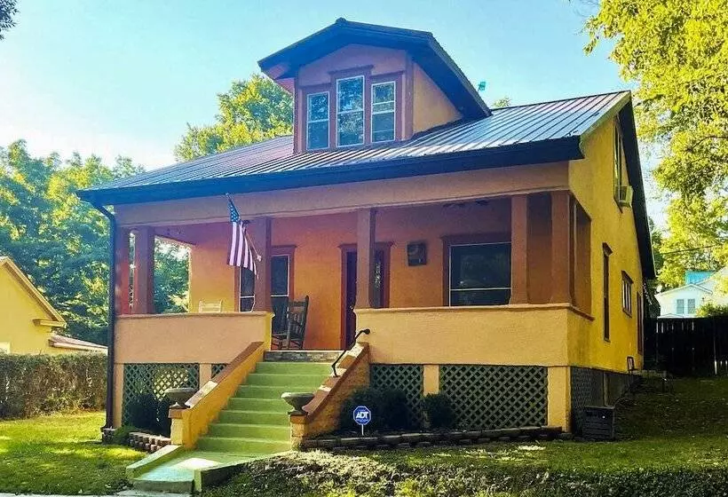 Country Chic Cotter Home W/ Outdoor Living Space!