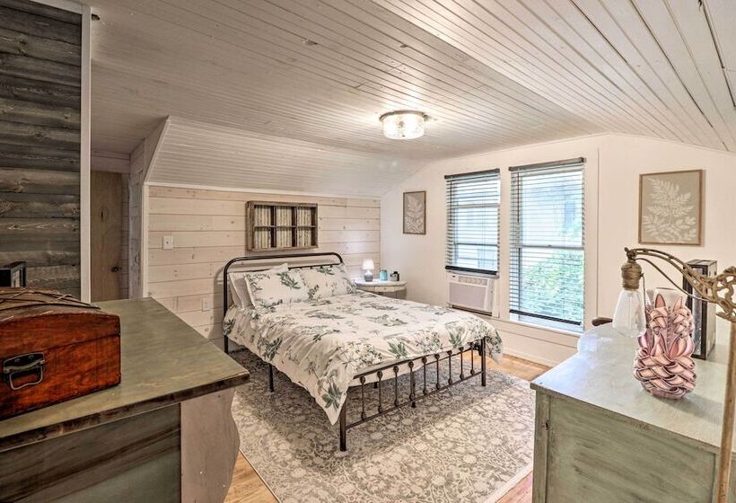 Country Chic Cotter Home W/ Outdoor Living Space!