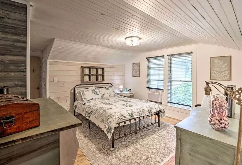 Country Chic Cotter Home W/ Outdoor Living Space!