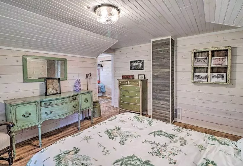 Country Chic Cotter Home W/ Outdoor Living Space!