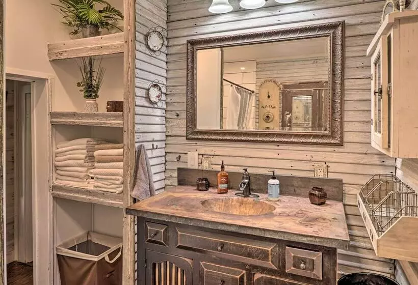 Country Chic Cotter Home W/ Outdoor Living Space!