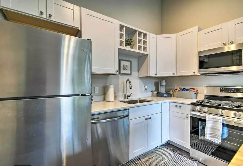 Cozy Cottage On The Coast Near Downtown Westport!