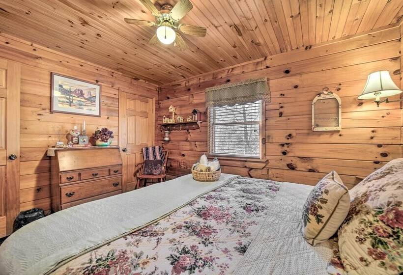 11 Mi To Dtwn: Franklin Cabin W/ Porch!