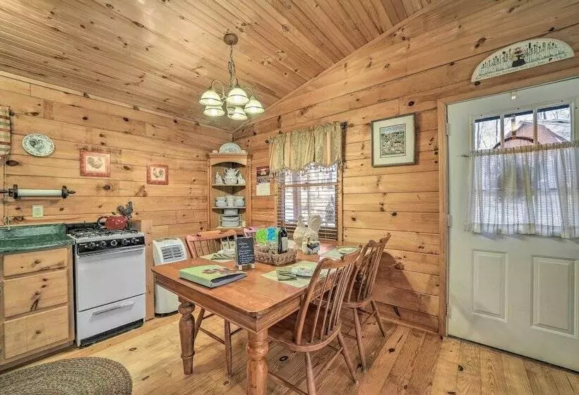 11 Mi To Dtwn: Franklin Cabin W/ Porch!