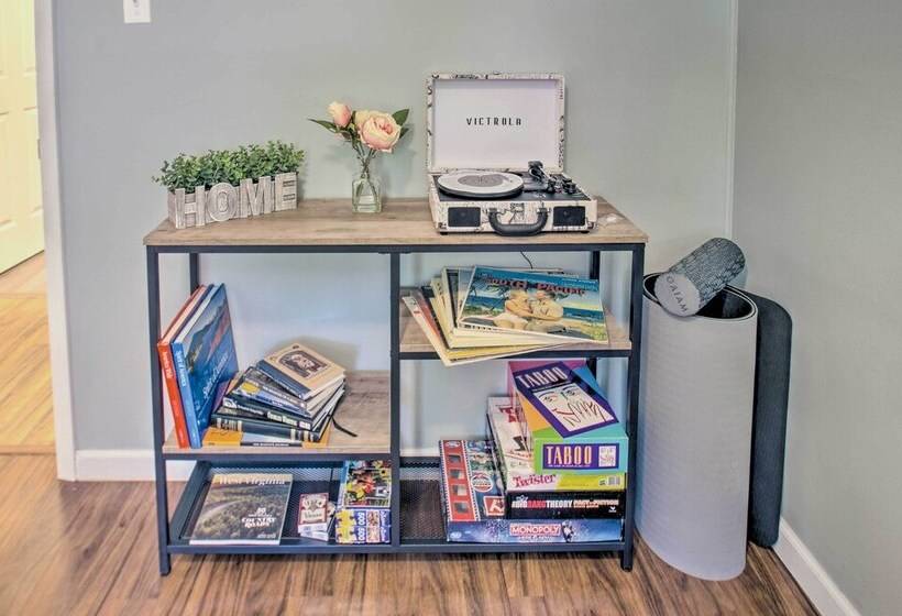 Dog Friendly Fayetteville Home W/ Hot Tub!