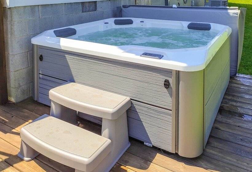 Dog Friendly Fayetteville Home W/ Hot Tub!