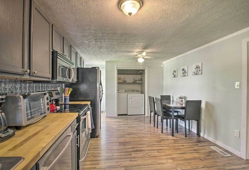 Dog Friendly Fayetteville Home W/ Hot Tub!