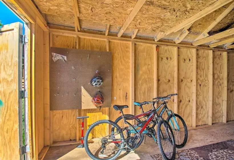 Dog Friendly Fayetteville Home W/ Hot Tub!