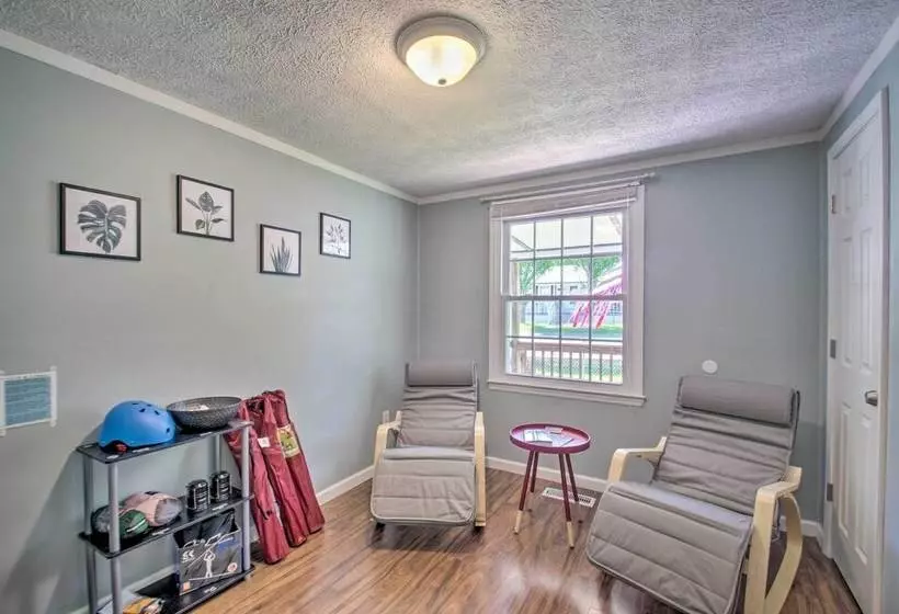 Dog Friendly Fayetteville Home W/ Hot Tub!