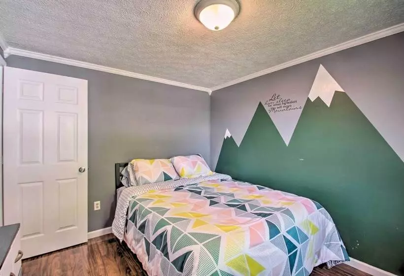 Dog Friendly Fayetteville Home W/ Hot Tub!