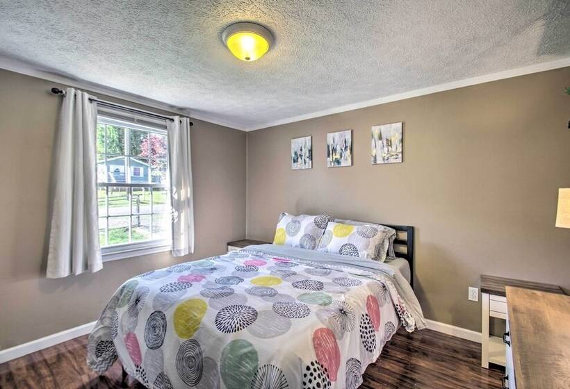 Dog Friendly Fayetteville Home W/ Hot Tub!