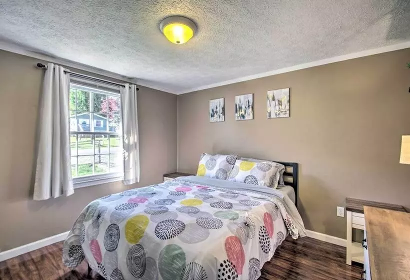 Dog Friendly Fayetteville Home W/ Hot Tub!