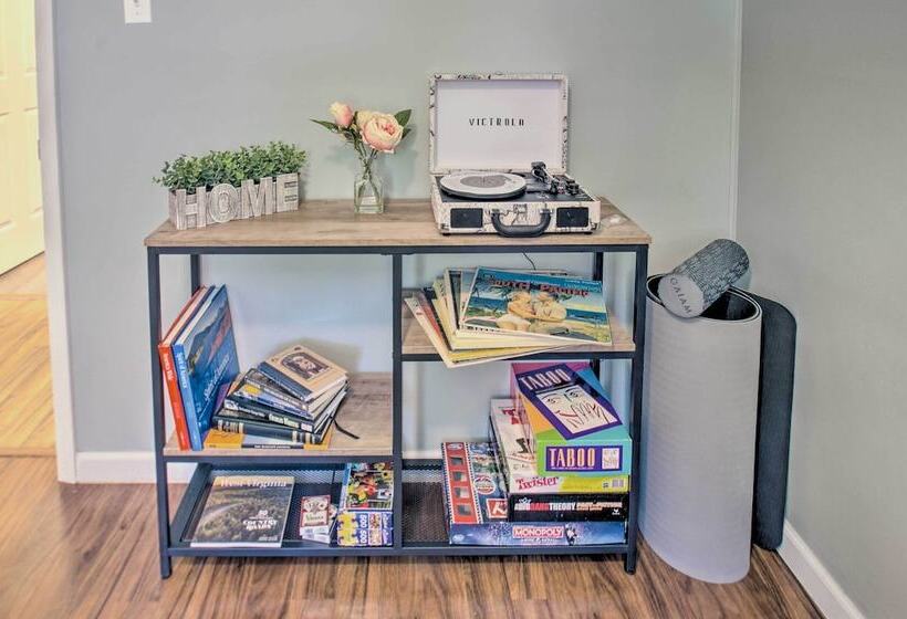 Dog Friendly Fayetteville Home W/ Hot Tub!