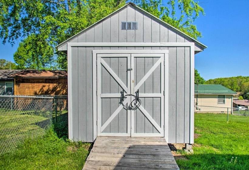 Dog Friendly Fayetteville Home W/ Hot Tub!