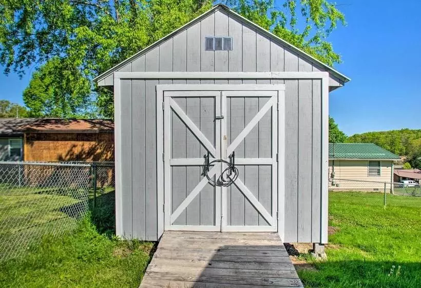 Dog Friendly Fayetteville Home W/ Hot Tub!