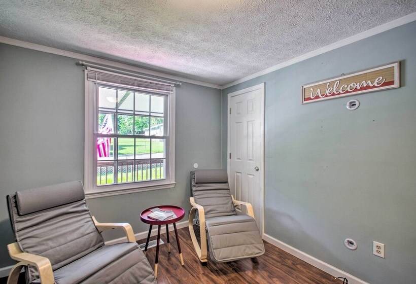 Dog Friendly Fayetteville Home W/ Hot Tub!