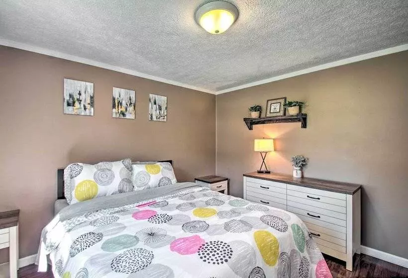 Dog Friendly Fayetteville Home W/ Hot Tub!