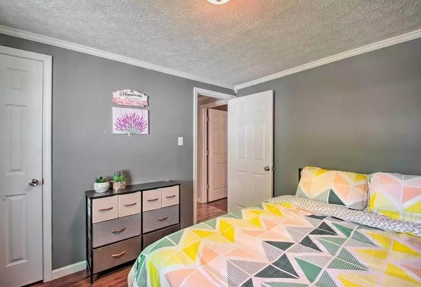 Dog Friendly Fayetteville Home W/ Hot Tub!