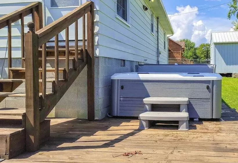 Dog Friendly Fayetteville Home W/ Hot Tub!