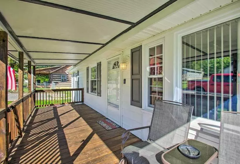 Dog Friendly Fayetteville Home W/ Hot Tub!