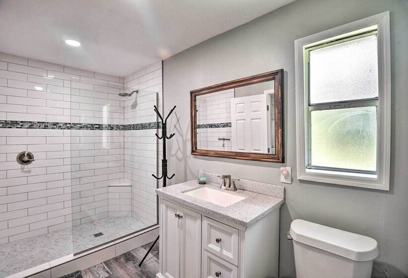 Dog Friendly Home W/ Gas Grill   Walk To Rose Bay!