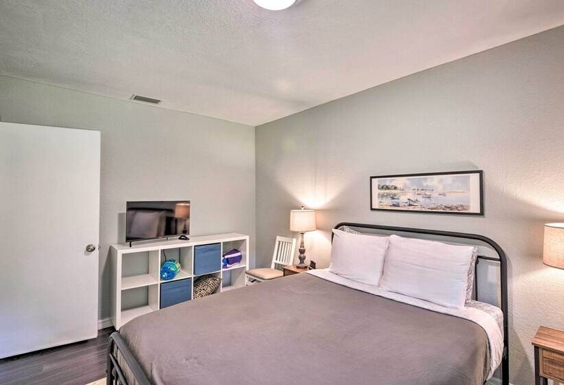 Dog Friendly Home W/ Gas Grill   Walk To Rose Bay!