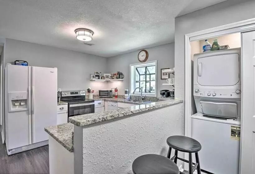 Dog Friendly Home W/ Gas Grill   Walk To Rose Bay!