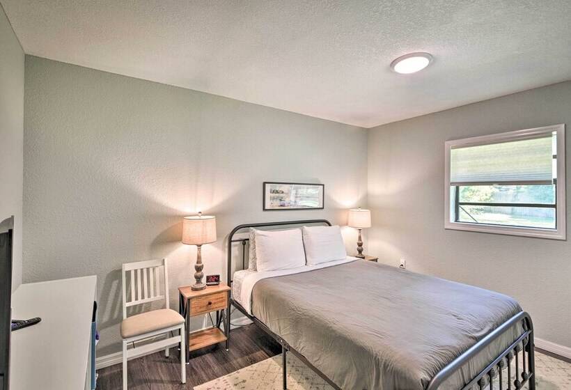 Dog Friendly Home W/ Gas Grill   Walk To Rose Bay!