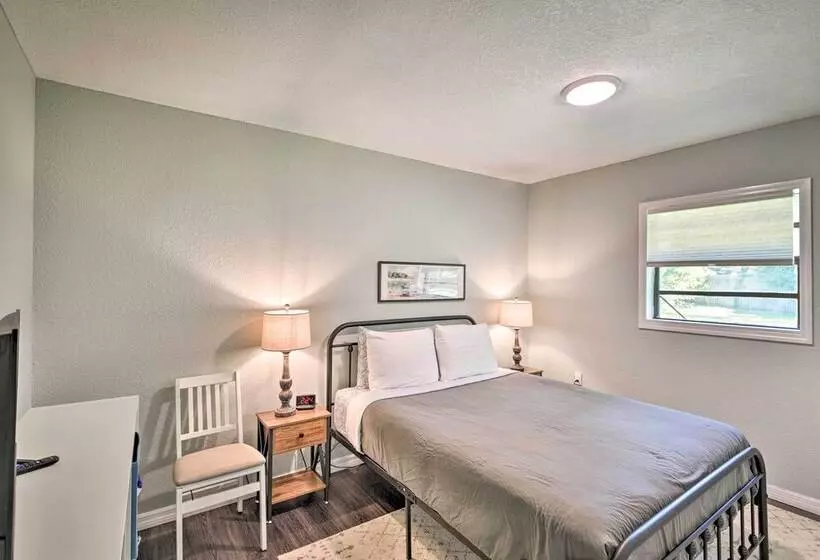 Dog Friendly Home W/ Gas Grill   Walk To Rose Bay!