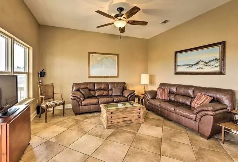 Family Friendly Waterfront Oasis: 7 Miles To Beach