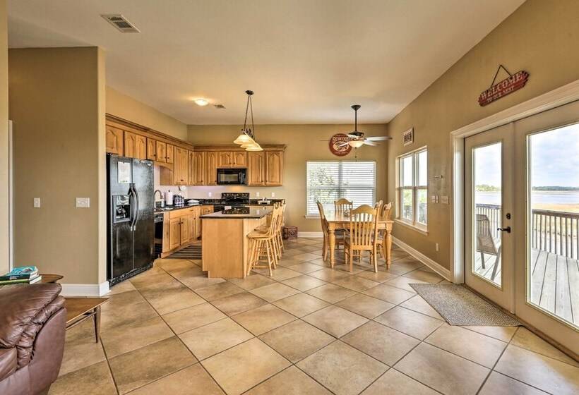 Family Friendly Waterfront Oasis: 7 Miles To Beach