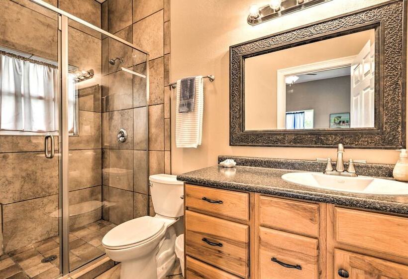 Family Friendly Waterfront Oasis: 7 Miles To Beach