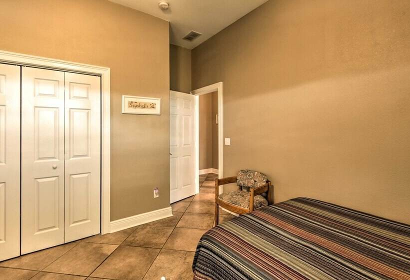 Family Friendly Waterfront Oasis: 7 Miles To Beach