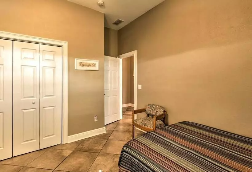 Family Friendly Waterfront Oasis: 7 Miles To Beach