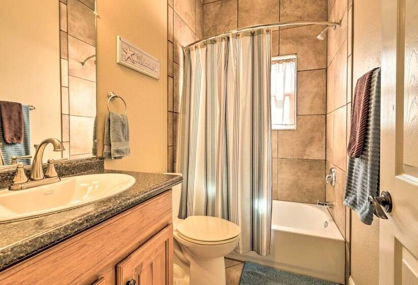 Family Friendly Waterfront Oasis: 7 Miles To Beach