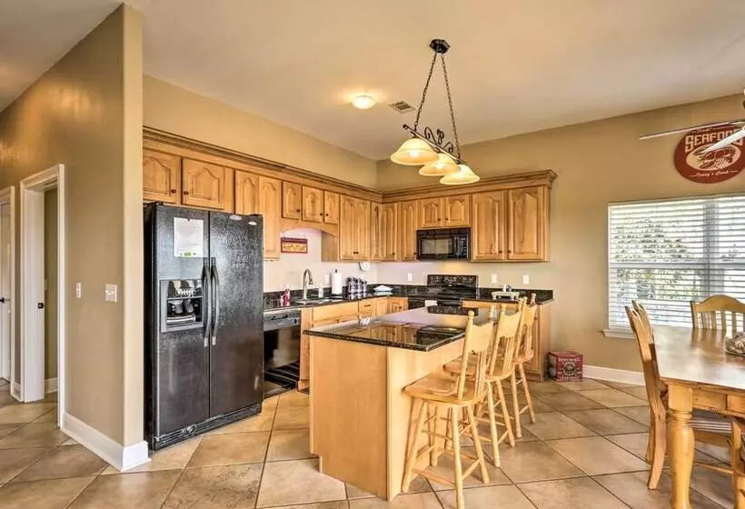 Family Friendly Waterfront Oasis: 7 Miles To Beach