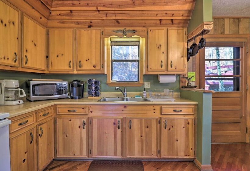 Franklin Family Home W/ 2 Decks & Fire Pit!