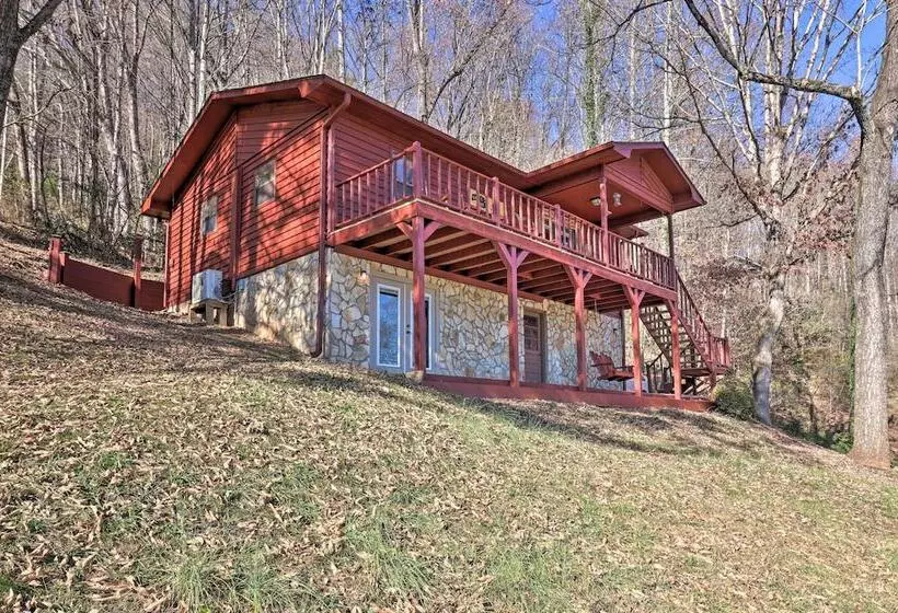 Franklin Family Home W/ 2 Decks & Fire Pit!