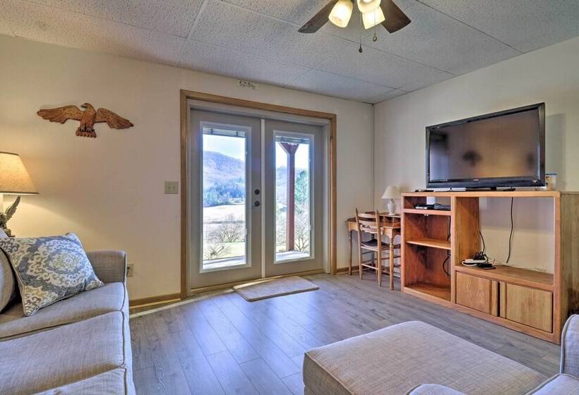 Franklin Family Home W/ 2 Decks & Fire Pit!