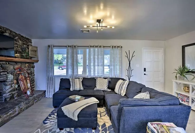Gateway To Yosemite Home: Chic Oakhurst Oasis