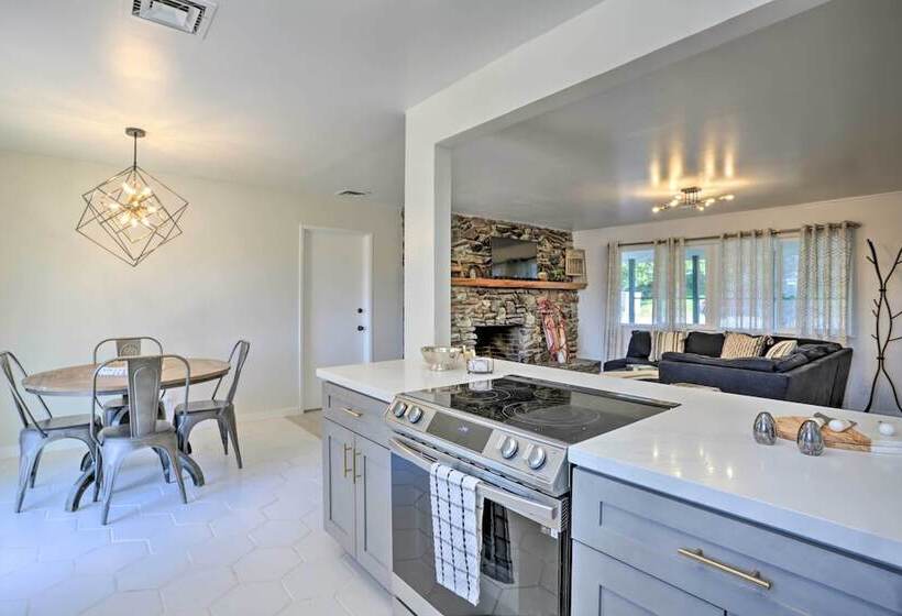 Gateway To Yosemite Home: Chic Oakhurst Oasis