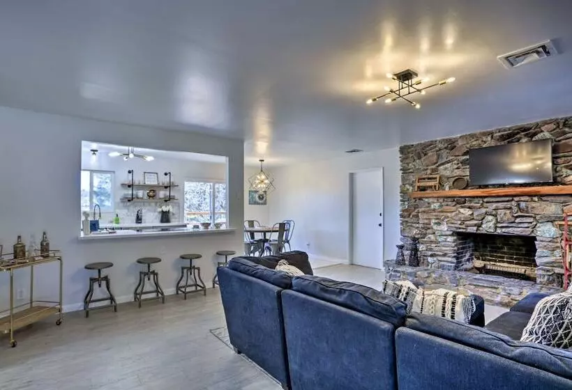 Gateway To Yosemite Home: Chic Oakhurst Oasis