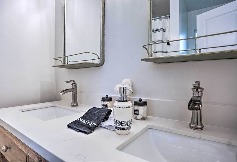 Gateway To Yosemite Home: Chic Oakhurst Oasis